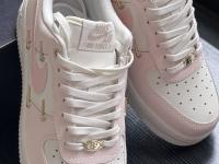 星空体育网页-中国电竞联赛再现NIKE标志小粉红崩溃